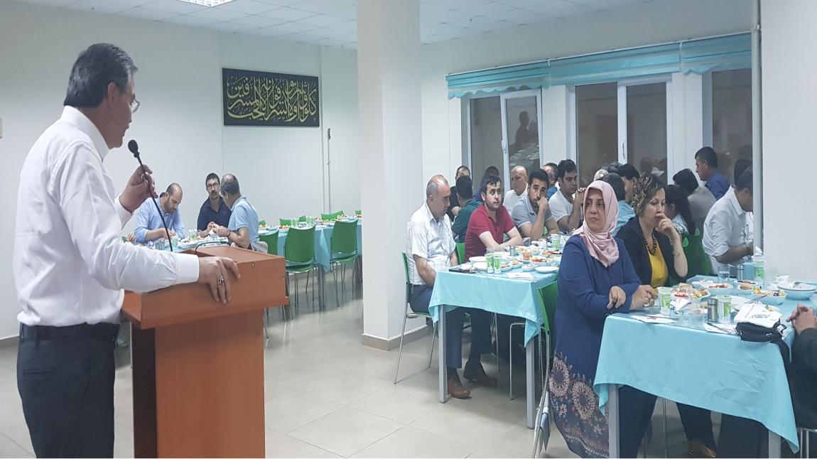 Eğitim Yöneticilerinin katılımı ile okulumuzda iftar programı düzenlendi.